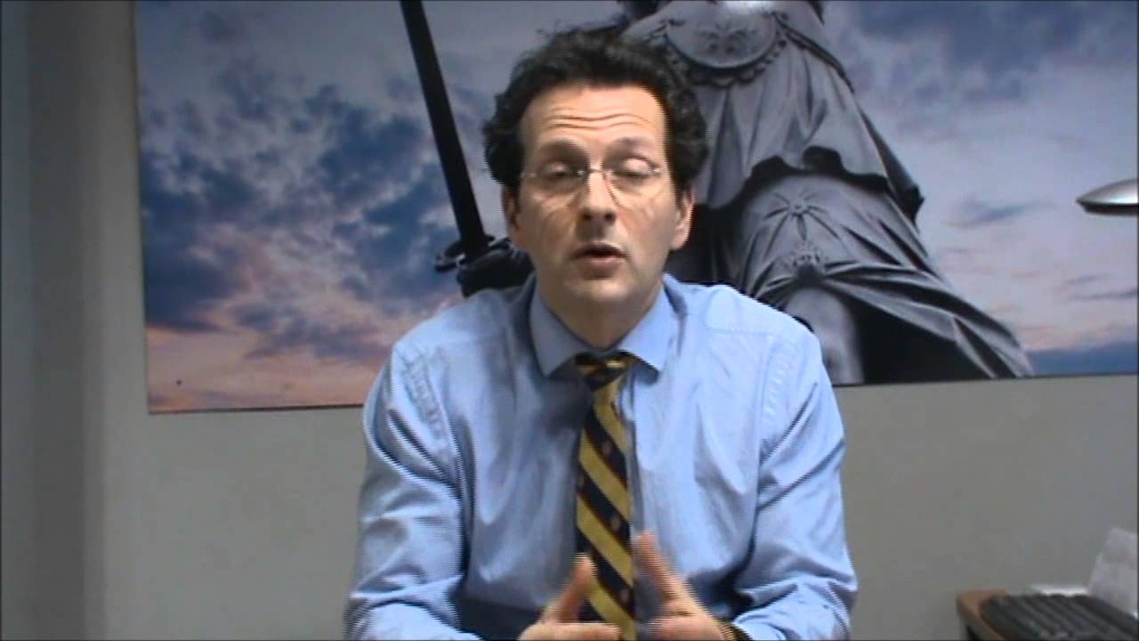 Delito de daños por imprudencia en España: cuándo se comete, penas y cómo se reclama